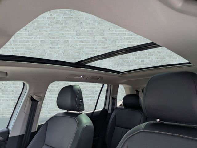 Certified 2023 Volkswagen Tiguan SE w/ Panoramic Sunroof Package FWD image 23