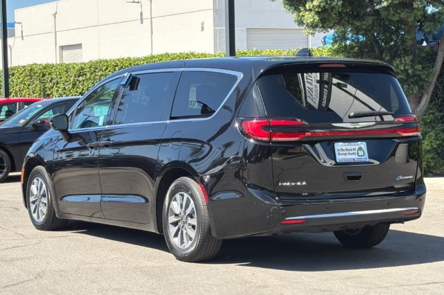 Used 2024 Chrysler Pacifica Limited FWD image 6