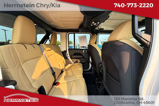 Used 2022 Jeep Wrangler Unlimited Sahara w/ LED Lighting Group AWD/4WD image 25