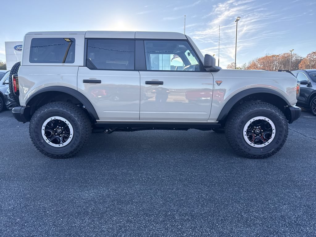 New 2025 Ford Bronco Badlands w/ Sasquatch Package AWD/4WD image 8
