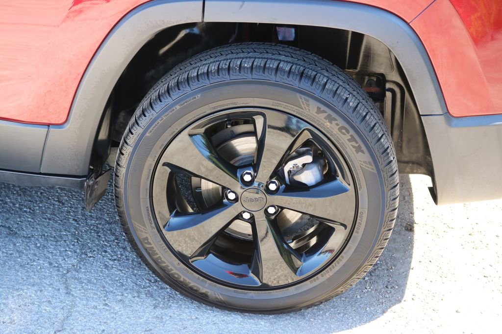 Used 2020 Jeep Cherokee Latitude Plus image 9