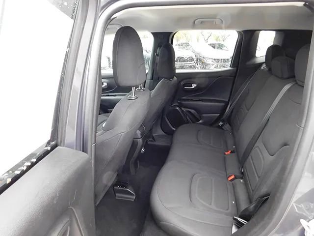 Used 2022 Jeep Renegade Latitude image 11