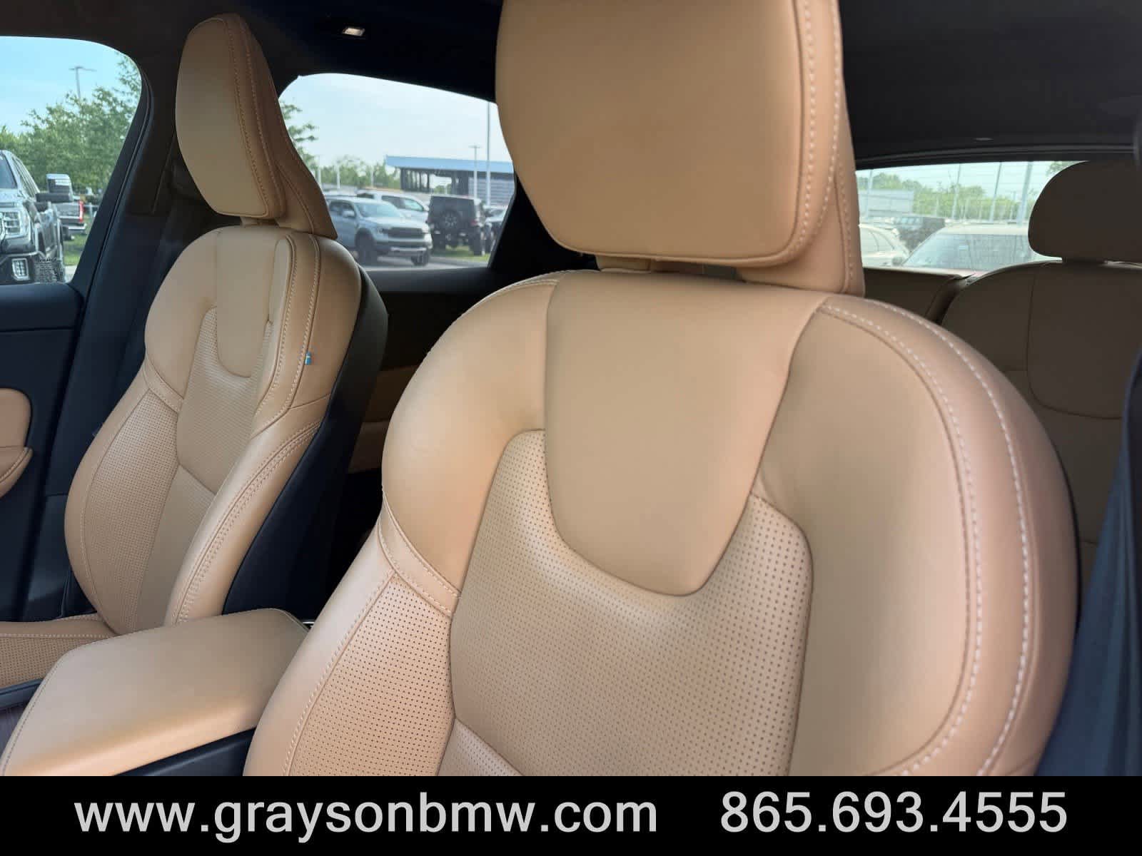 Used 2023 Volvo XC60 B5 Ultimate w/ Protection Package Premier FWD image 10