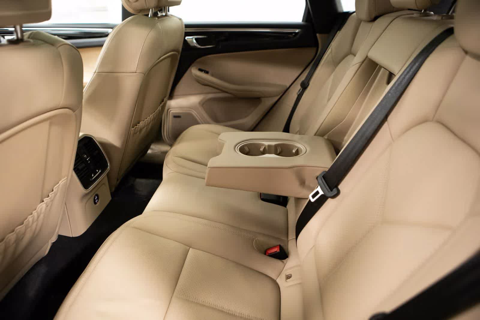 Certified 2026 Porsche Macan AWD/4WD image 34
