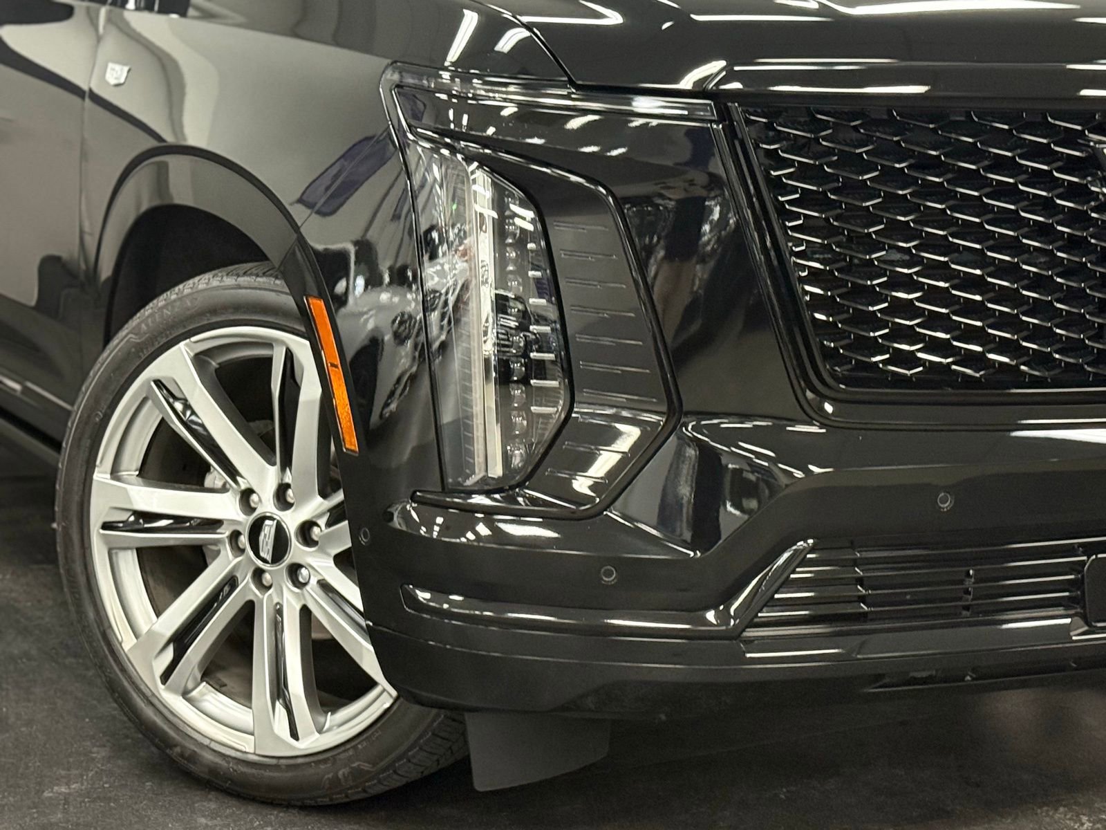 Used 2025 Cadillac Escalade Sport Platinum image 4