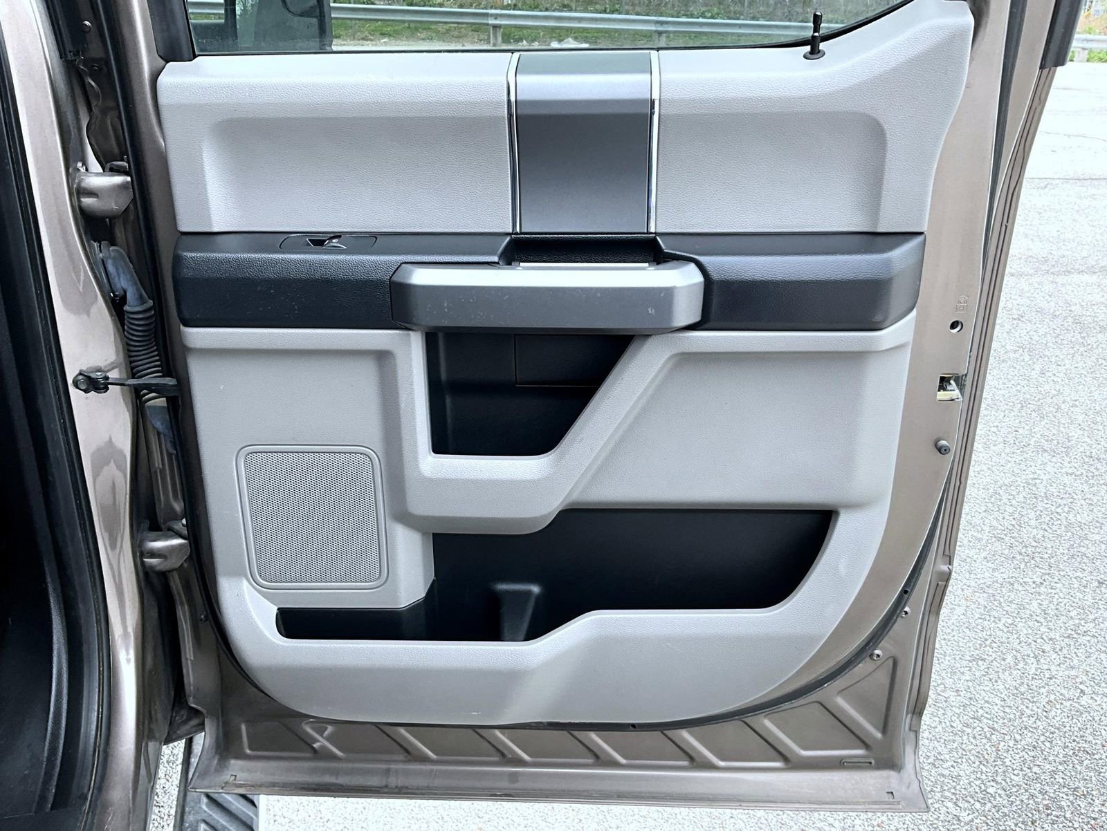 Used 2018 Ford F150 XLT w/ Equipment Group 302A Luxury AWD/4WD image 19