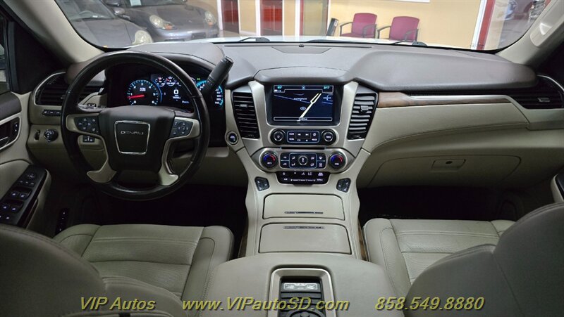Used 2020 GMC Yukon XL Denali w/ Denali Premium Package AWD/4WD image 25