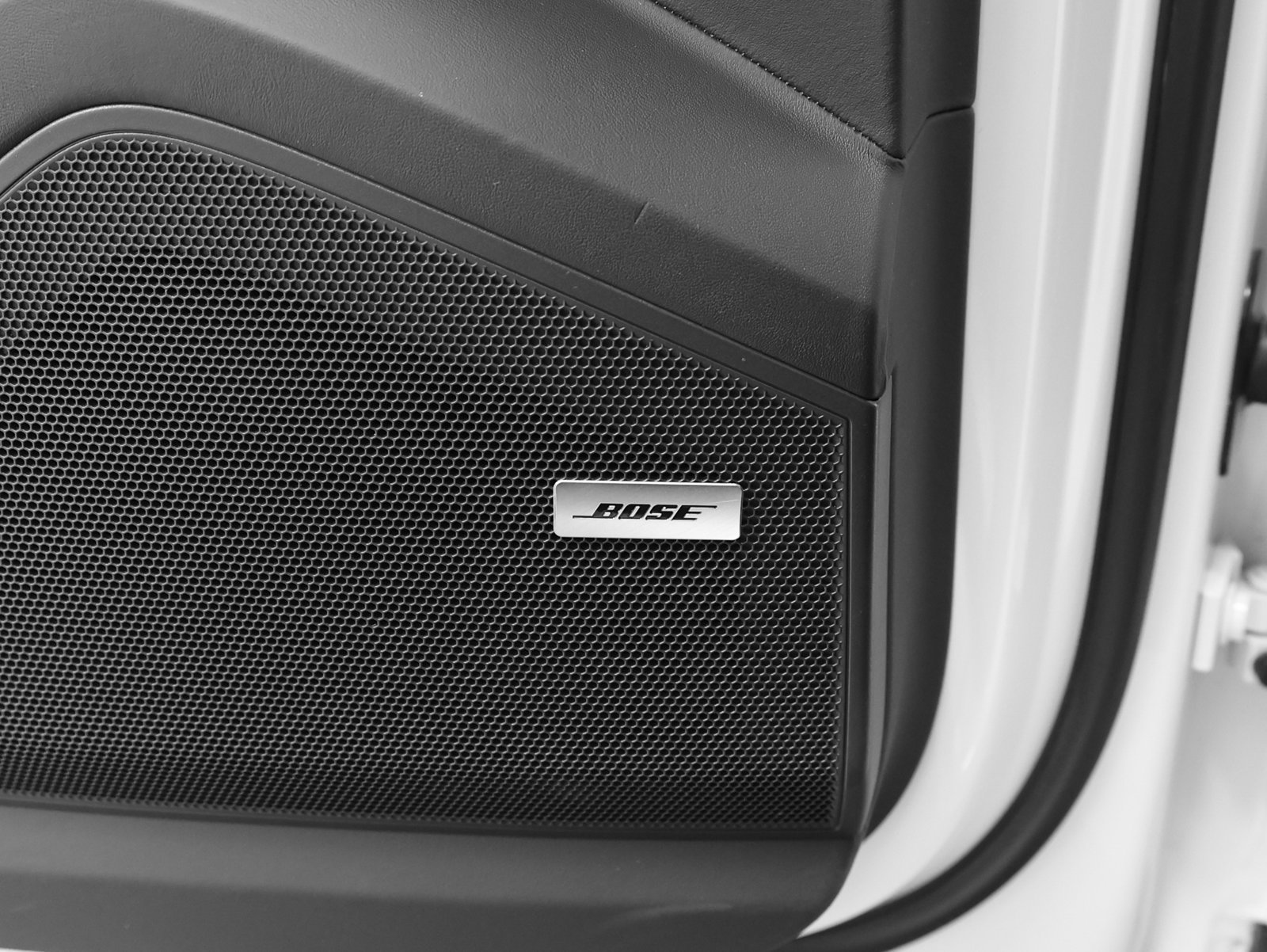 Certified 2025 Porsche Cayenne S AWD/4WD image 35
