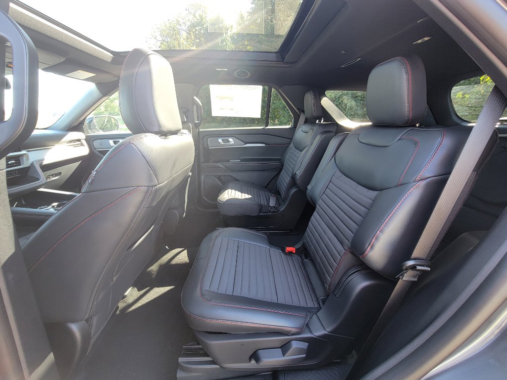 New 2026 Ford Explorer ST-Line w/ ST-Line Street Pack image 32