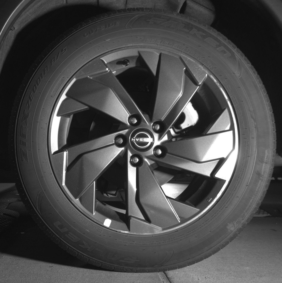 Used 2025 Nissan Rogue SV FWD image 14