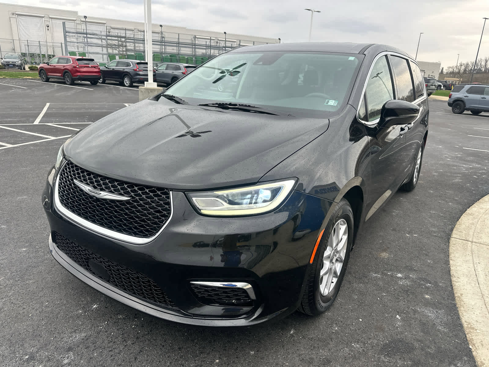 Used 2024 Chrysler Pacifica Touring-L image 5