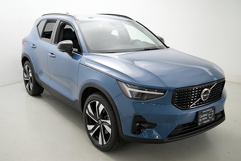 Certified 2024 Volvo XC40 B5 Ultimate w/ Climate Package AWD/4WD image 4