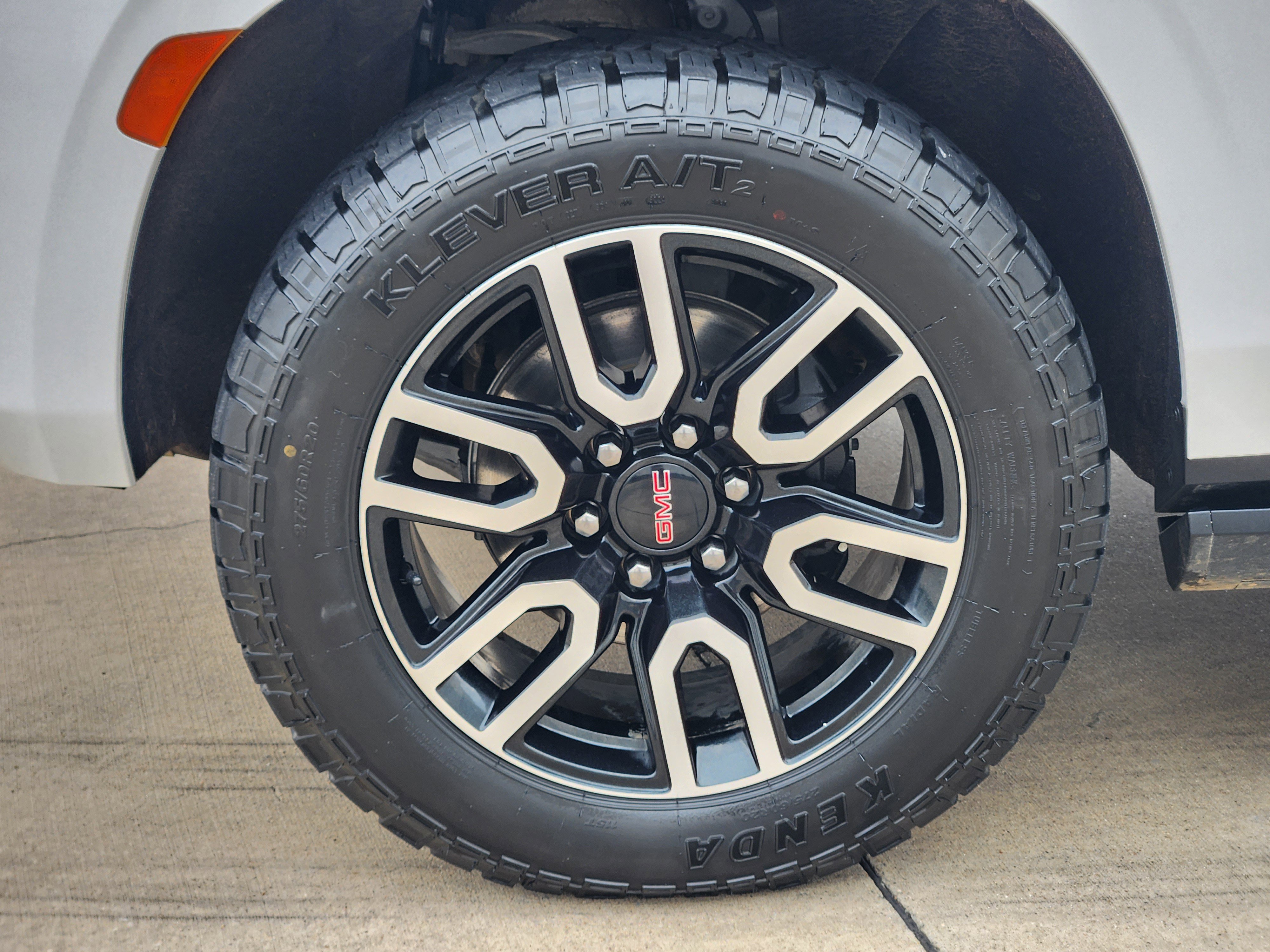 Used 2022 GMC Yukon AT4 w/ AT4 Premium Package image 9