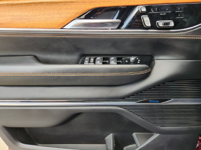 Used 2022 Jeep Grand Wagoneer Series III AWD/4WD image 25
