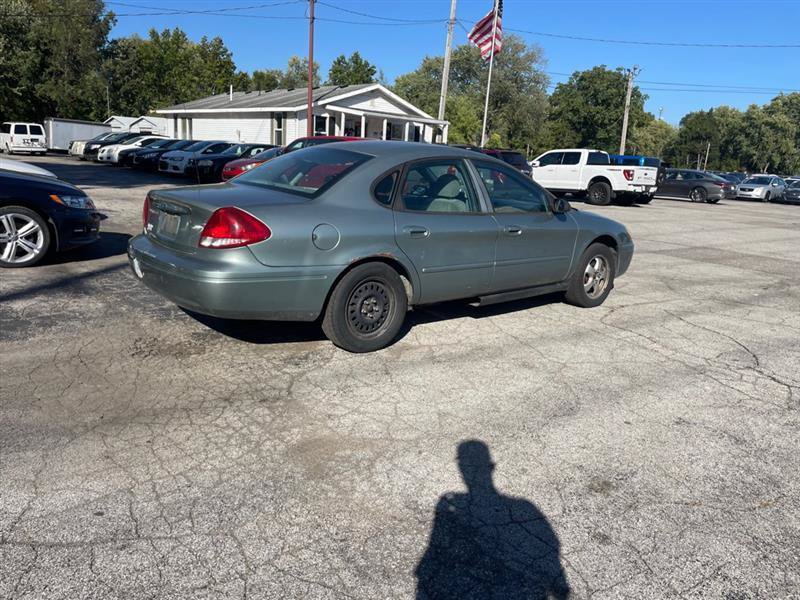 Used 2005 Ford Taurus SE FWD image 5