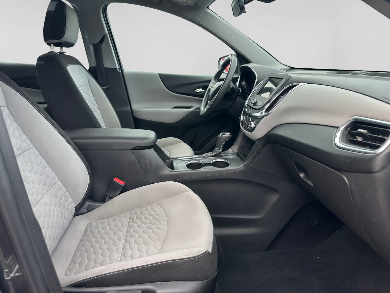 Used 2019 Chevrolet Equinox LS w/ LPO, Floor Liner Package FWD image 16