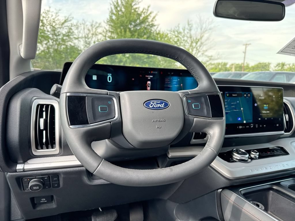 Used 2025 Ford Expedition Max Active AWD/4WD image 11