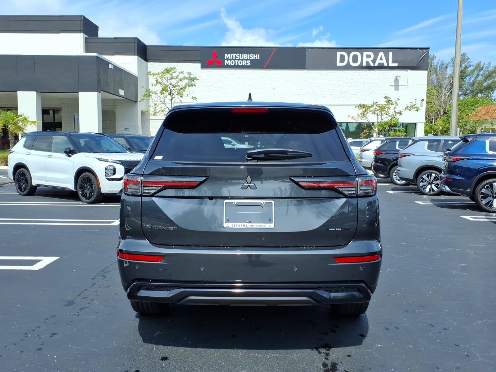 New 2026 Mitsubishi Outlander LE FWD image 8