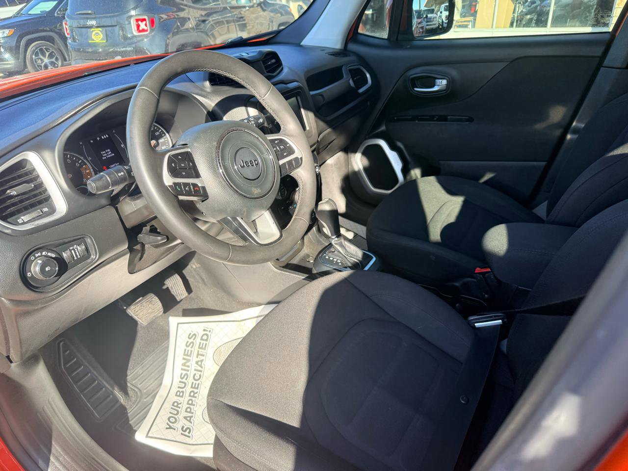 Used 2019 Jeep Renegade Latitude FWD image 11