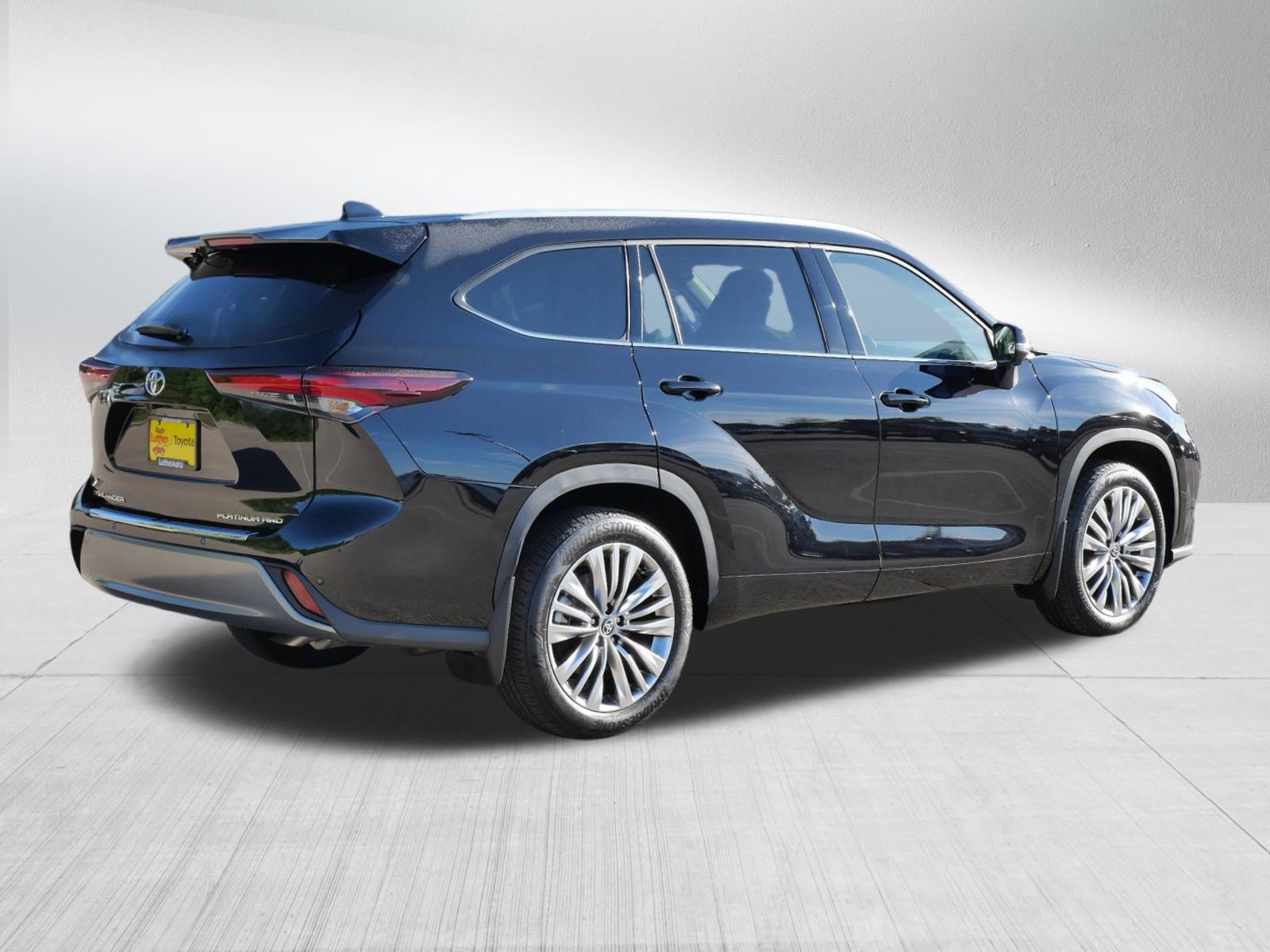 Certified 2026 Toyota Highlander Platinum AWD/4WD image 8