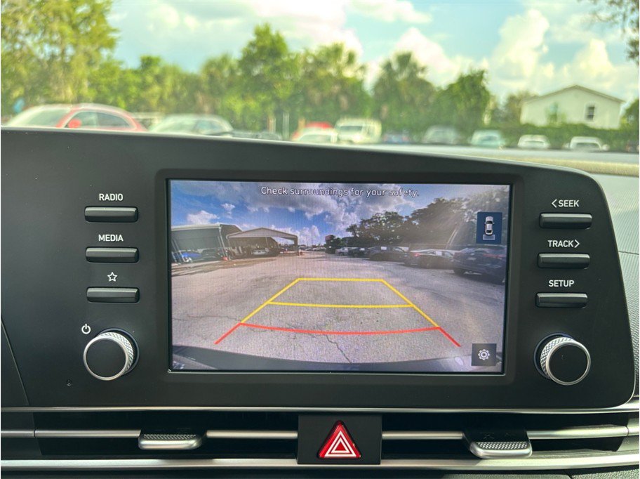 Used 2022 Hyundai Elantra SE FWD image 23