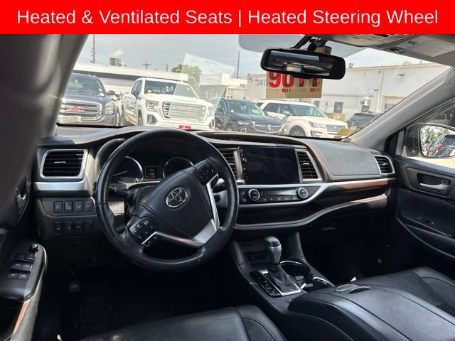 Used 2014 Toyota Highlander Limited Platinum AWD/4WD image 13