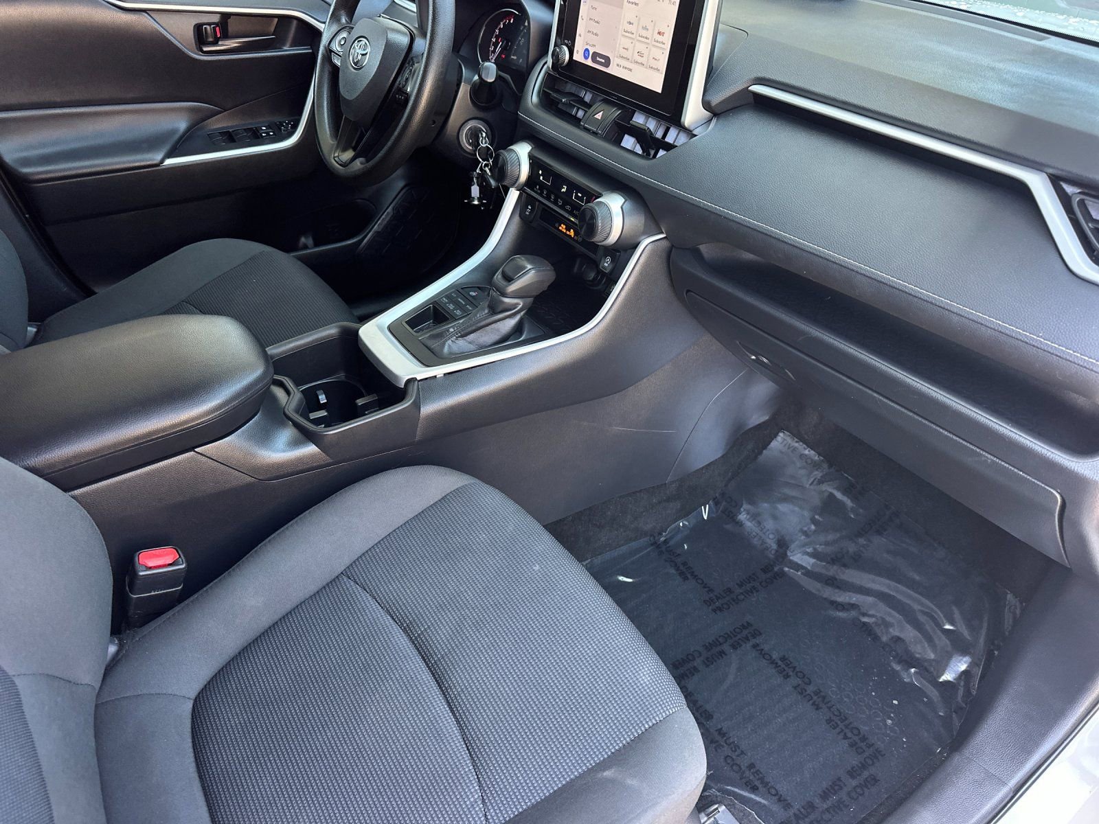 Used 2024 Toyota RAV4 LE AWD/4WD image 15