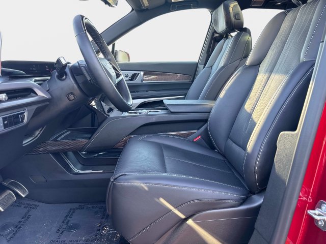 Certified 2026 Cadillac Vistiq Sport w/ LPO, Floor Liner Package AWD/4WD image 19