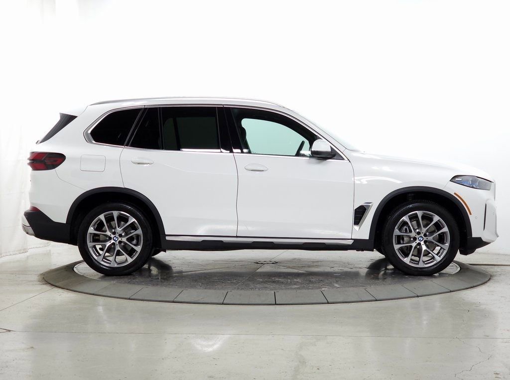Used 2025 BMW X5 xDrive40i w/ Parking Assistance Package image 12