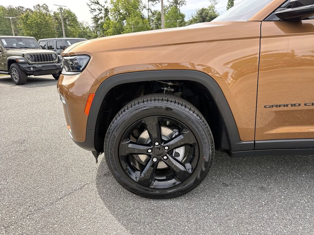 New 2026 Jeep Grand Cherokee Limited w/ Limited Altitude Package RWD image 11