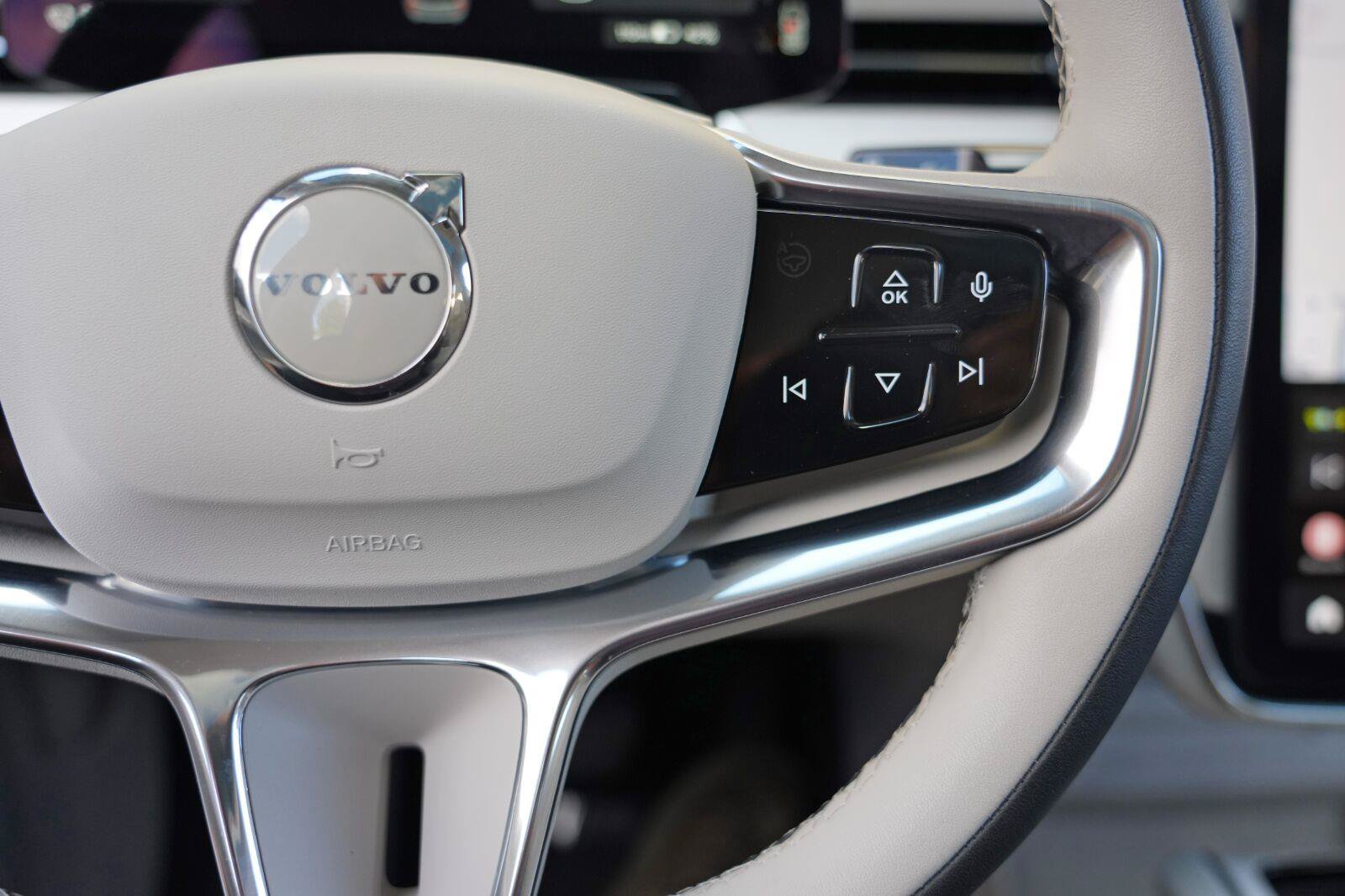 Used 2025 Volvo EX90 Plus AWD/4WD image 20