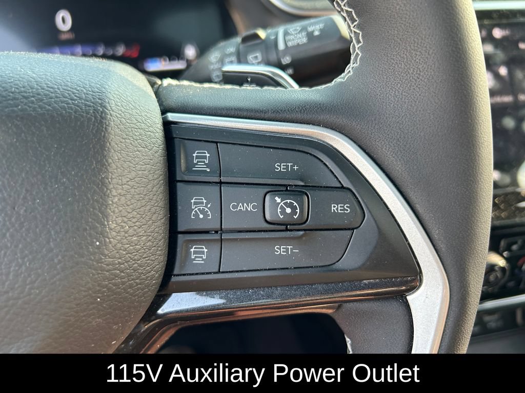 Used 2023 Jeep Grand Cherokee L Laredo AWD/4WD image 19