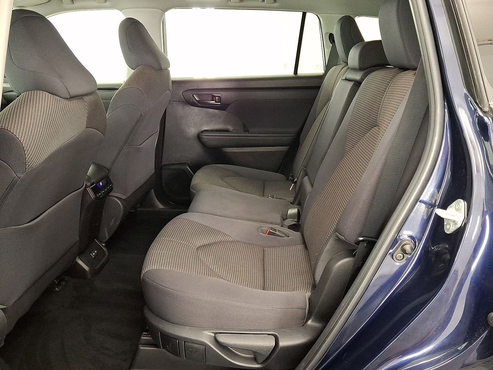 Used 2022 Toyota Highlander LE AWD/4WD image 11