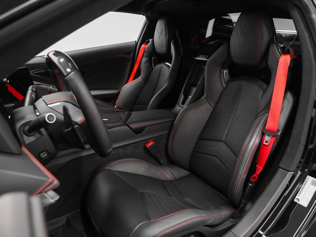 Used 2025 Chevrolet Corvette Z06 image 2