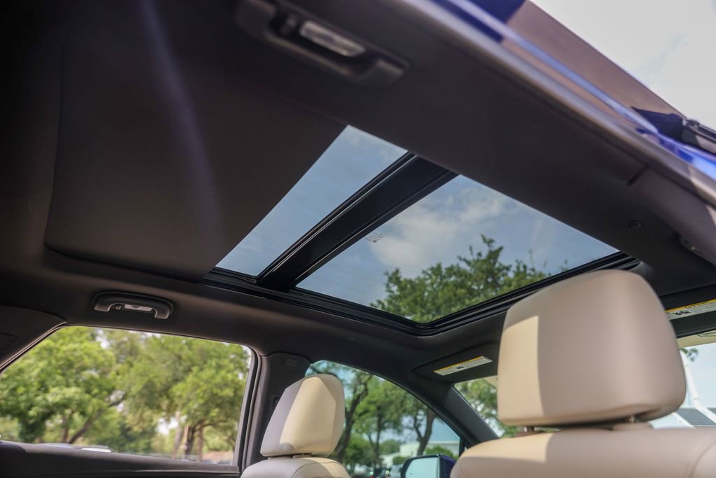 Certified 2025 Cadillac XT5 Sportv w/ Technology Package AWD/4WD image 32