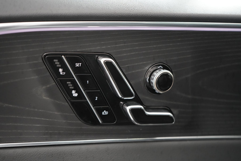 Used 2024 Cadillac Lyriq Luxury AWD/4WD image 21
