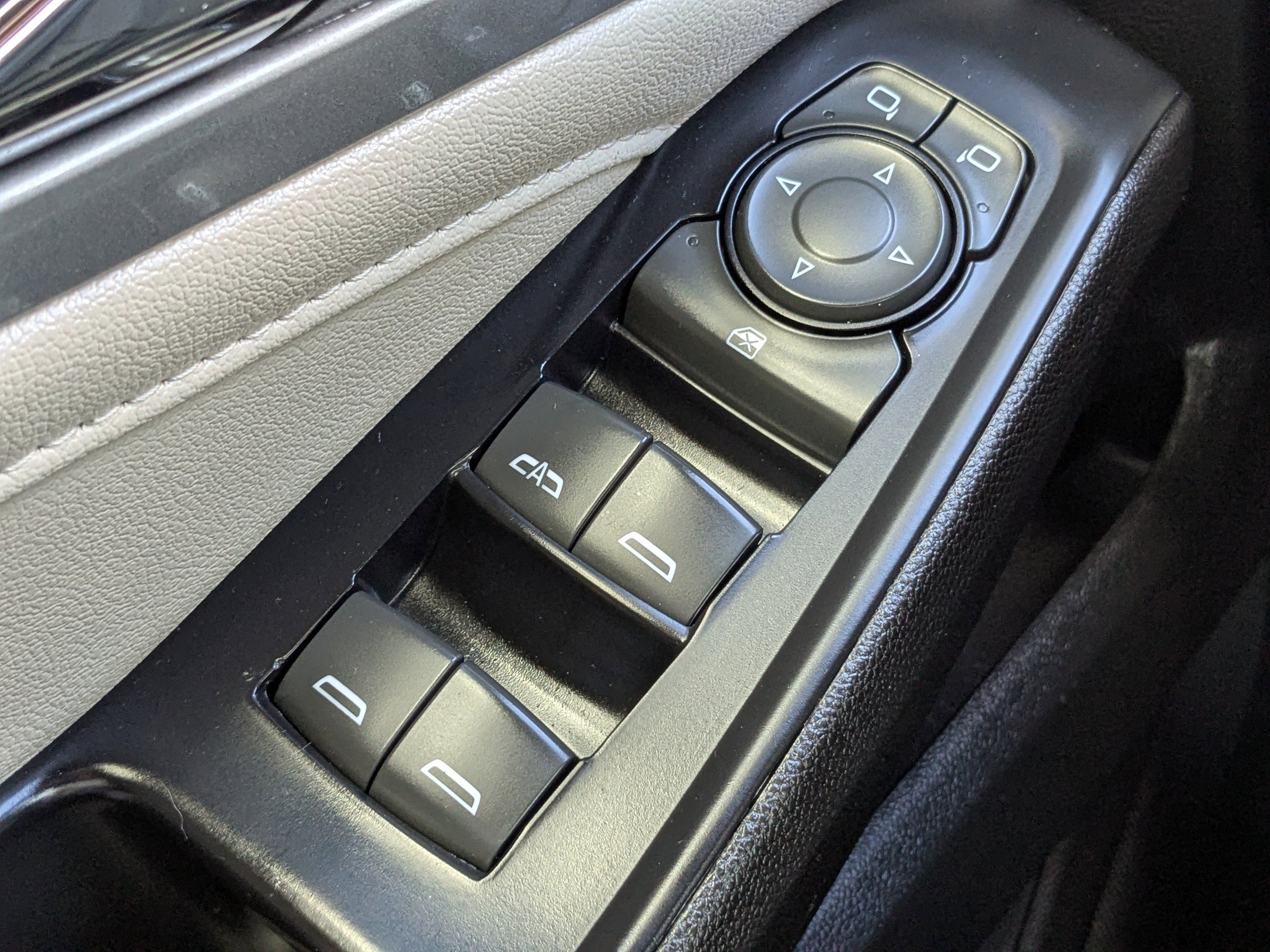 Used 2023 Chevrolet Traverse LT image 25