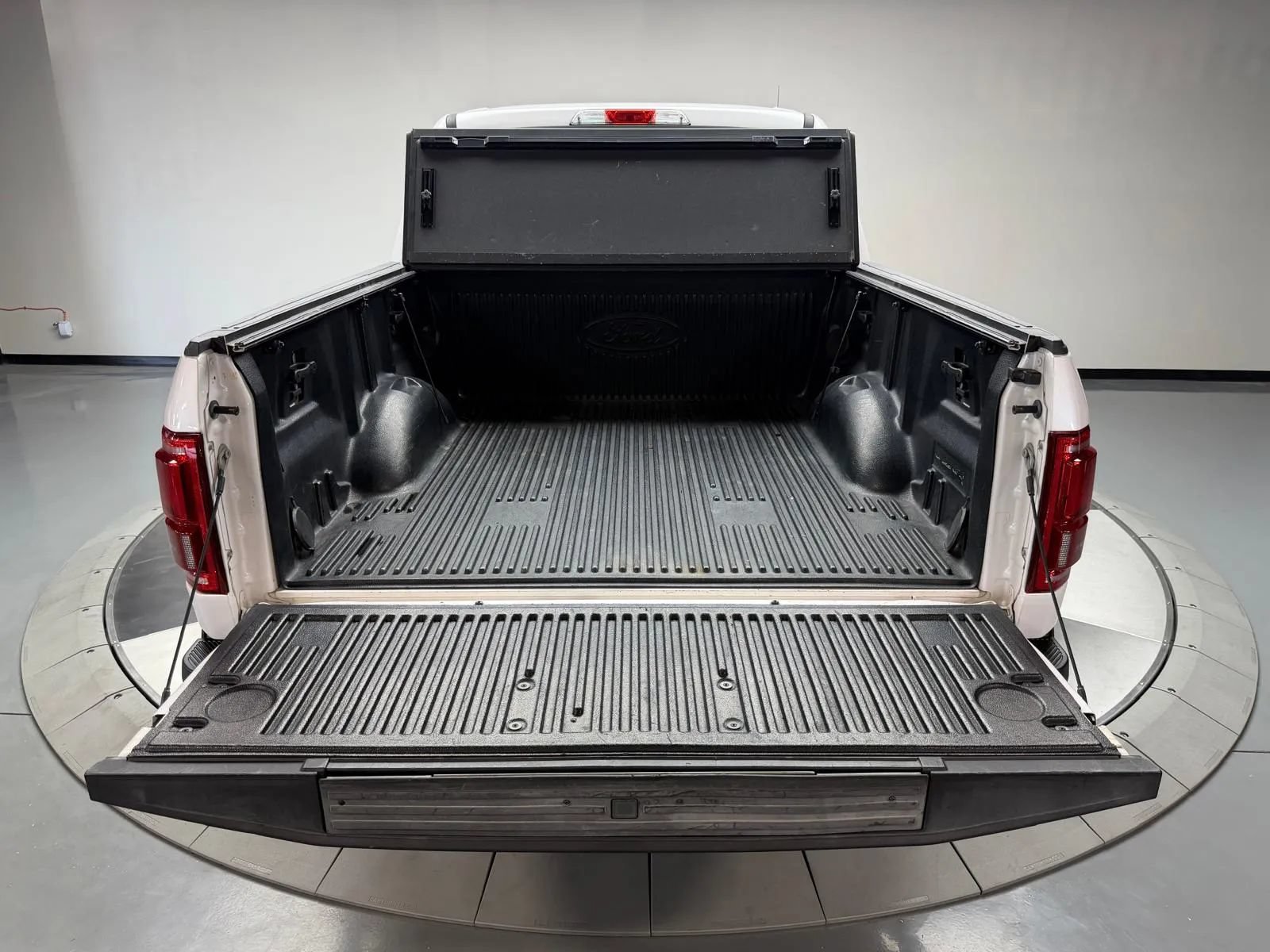 Used 2015 Ford F150 Lariat w/ Equipment Group 501A Mid AWD/4WD image 15