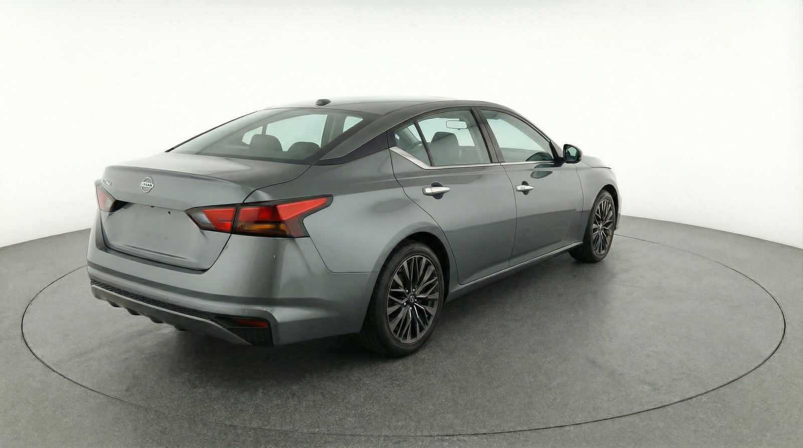 Used 2025 Nissan Altima 2.5 SV FWD image 9