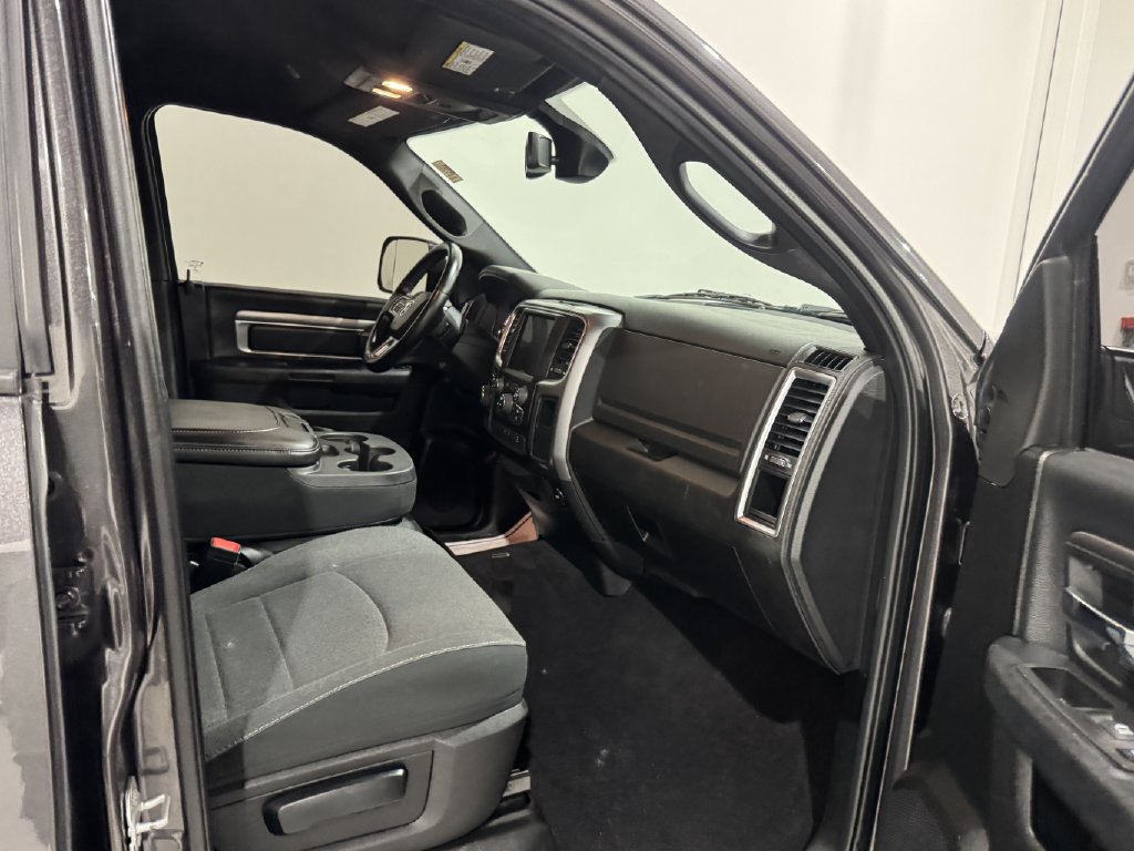 Used 2022 RAM 1500 Warlock AWD/4WD image 22