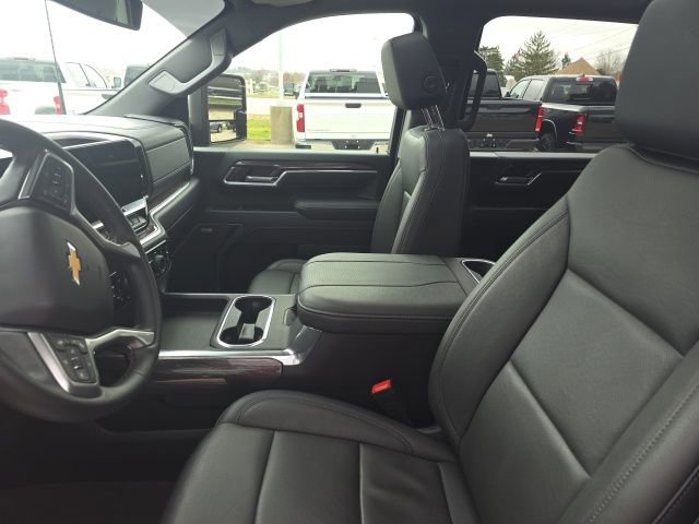 Used 2025 Chevrolet Silverado 2500 LTZ w/ LTZ Plus Package image 19