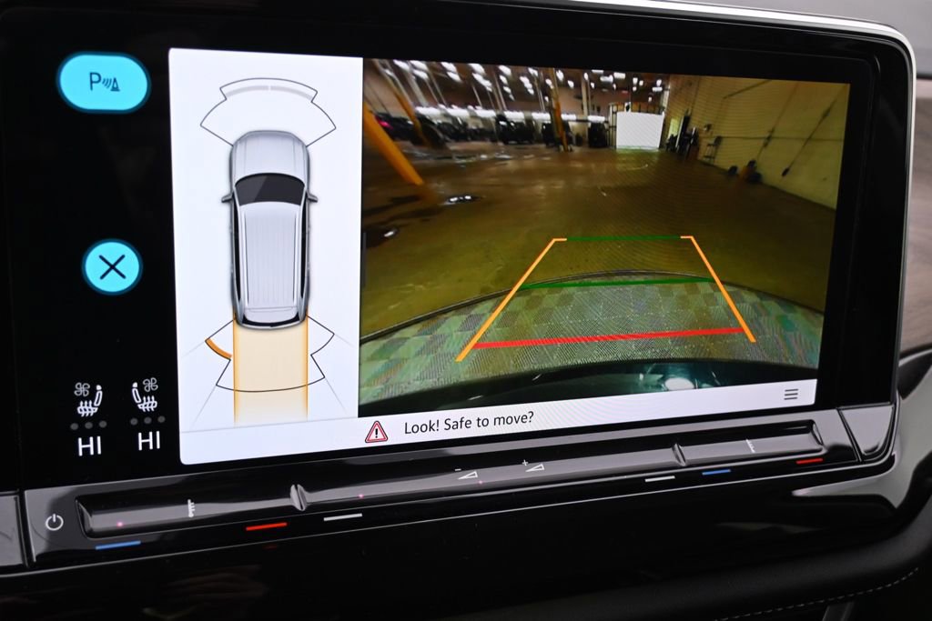 Used 2025 Volkswagen Atlas SE image 31