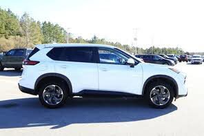 Used 2024 Nissan Rogue SV image 4