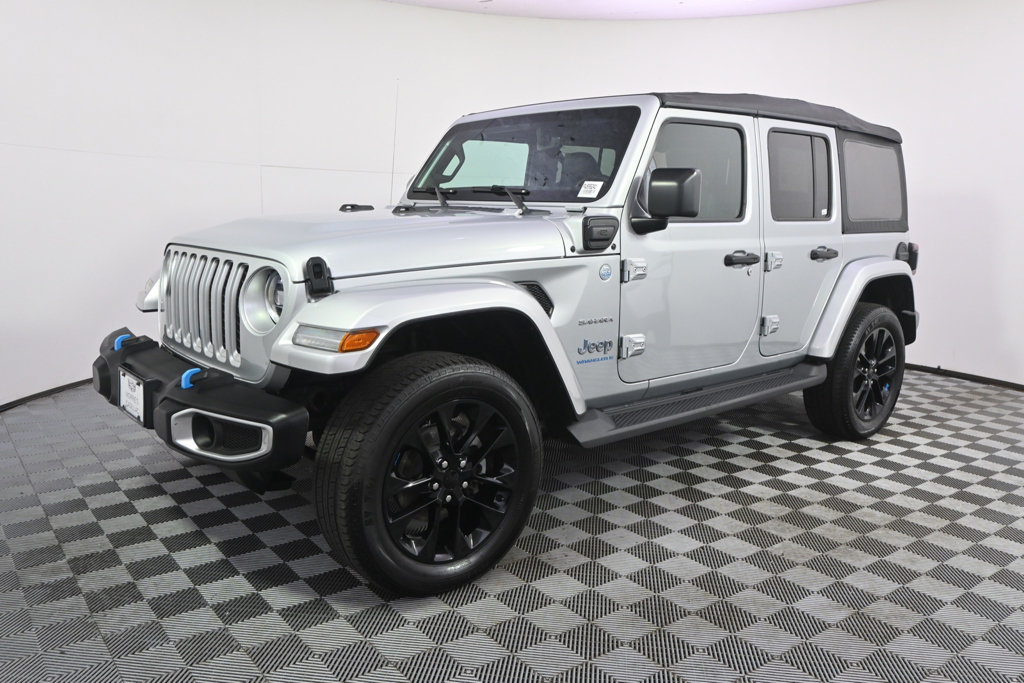Used 2023 Jeep Wrangler Unlimited Sahara w/ Cold Weather Group AWD/4WD image 2