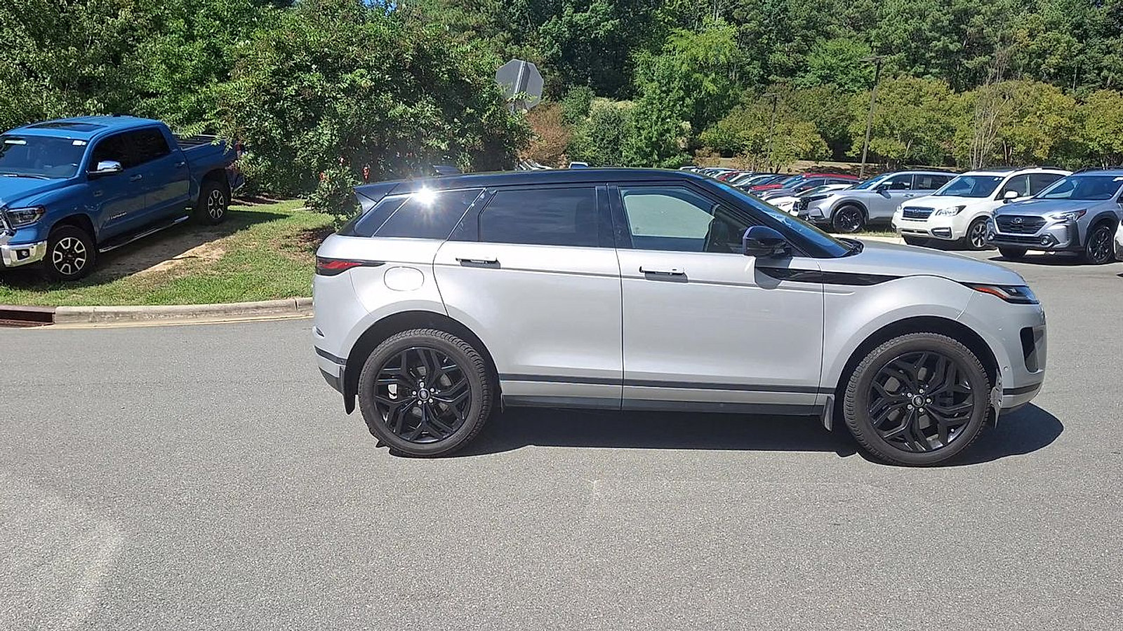 Used 2020 Land Rover Range Rover Evoque SE AWD/4WD image 5