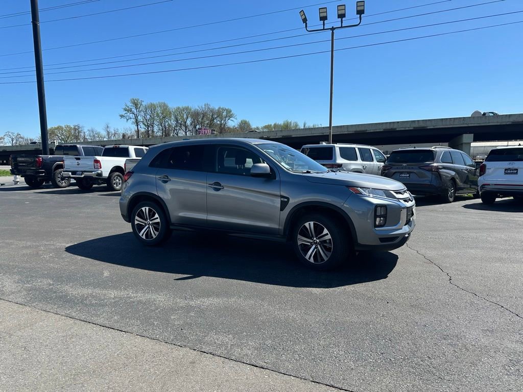 Used 2024 Mitsubishi Outlander Sport SE image 2