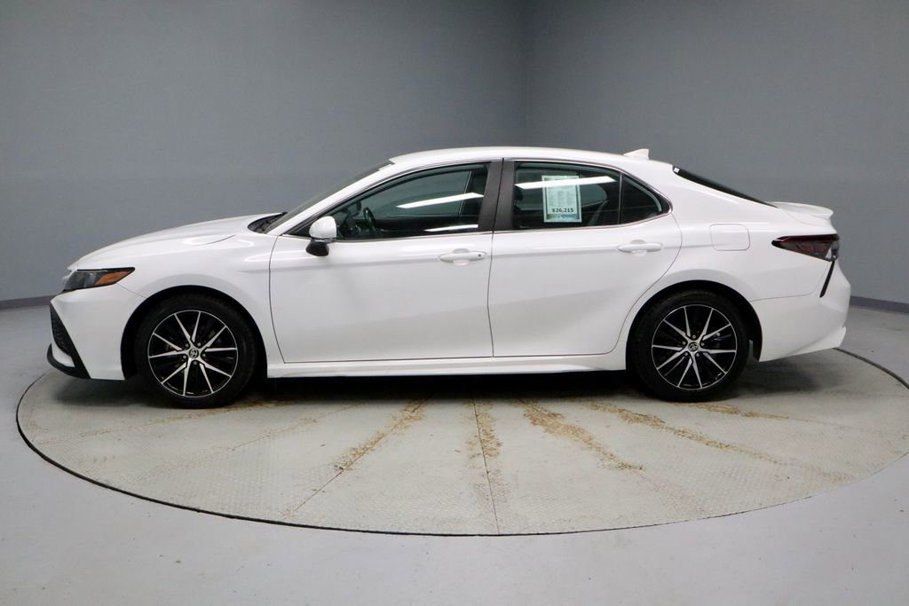 Used 2024 Toyota Camry SE image 7