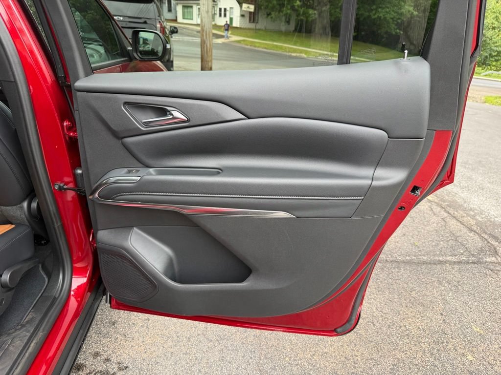 New 2027 Chevrolet Traverse Z71 w/ LPO, Floor Liner Package AWD/4WD image 35
