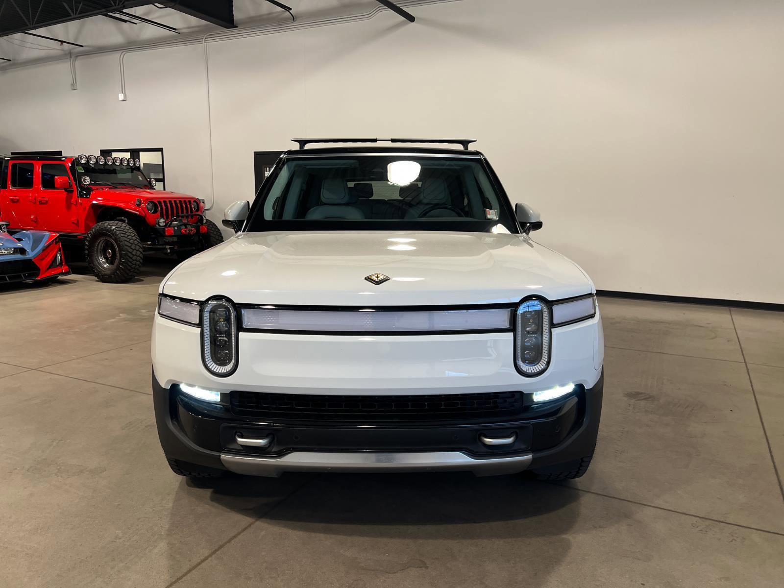 Used 2024 Rivian R1S Adventure AWD/4WD image 8