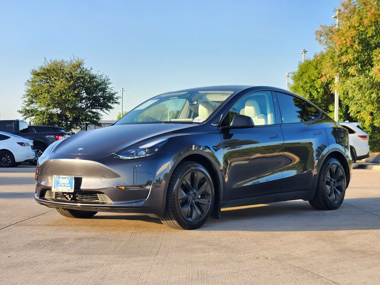 Used 2024 Tesla Model Y Long Range AWD/4WD image 3